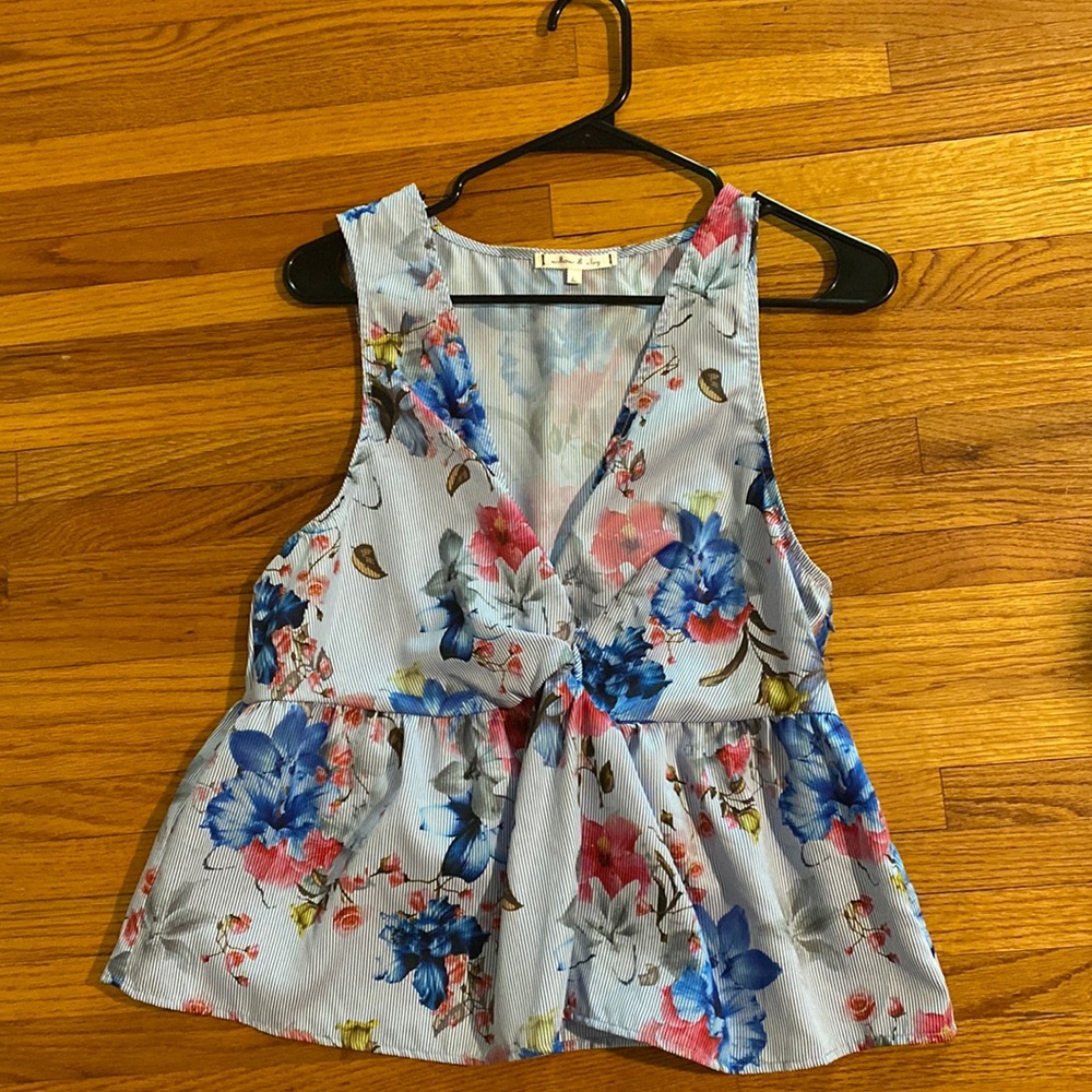 Never worn super cute tank